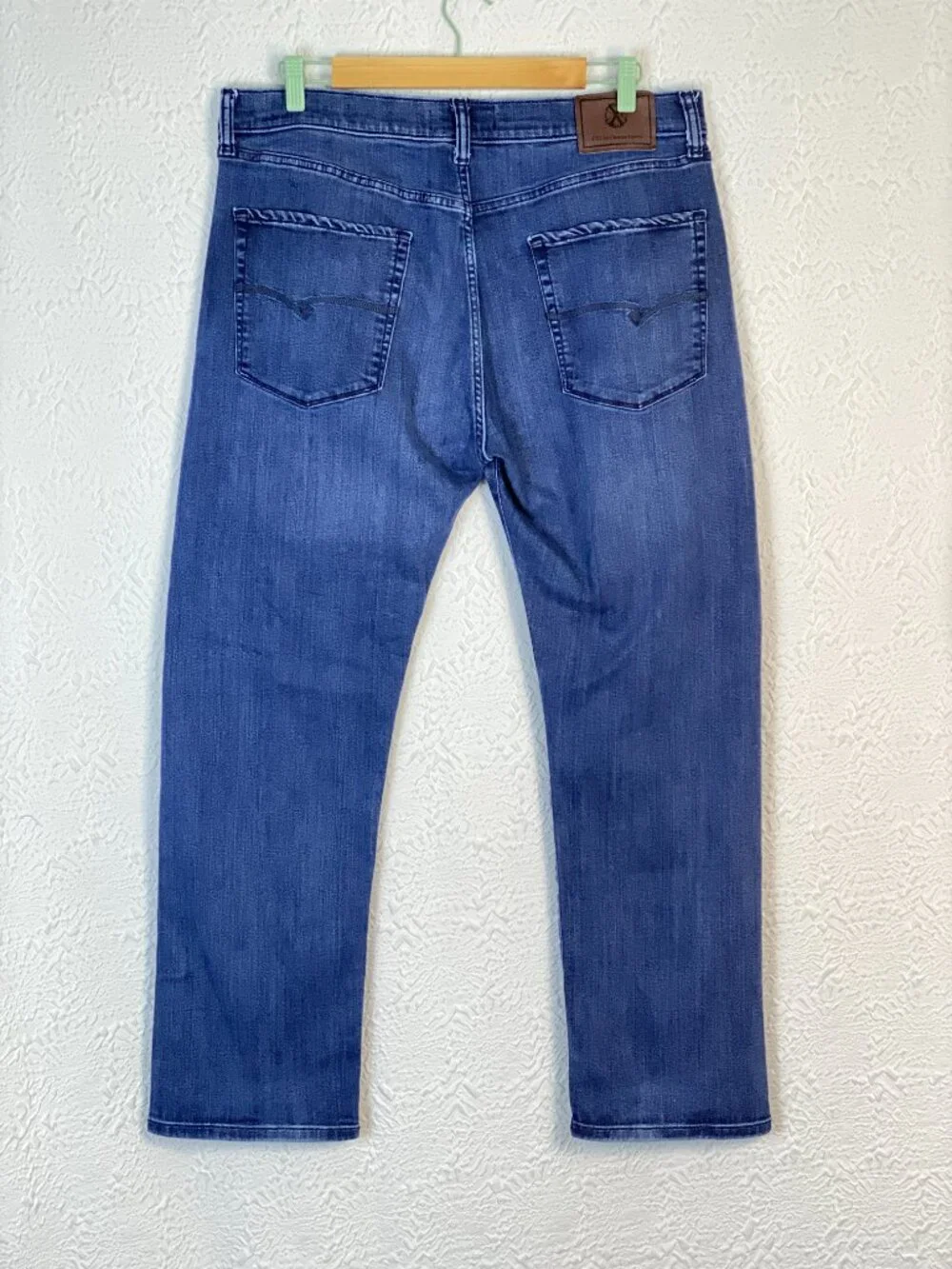 CXL by Christian Lacroix Men’s Straight Leg Stretch Jeans 36x30 Medium Wash